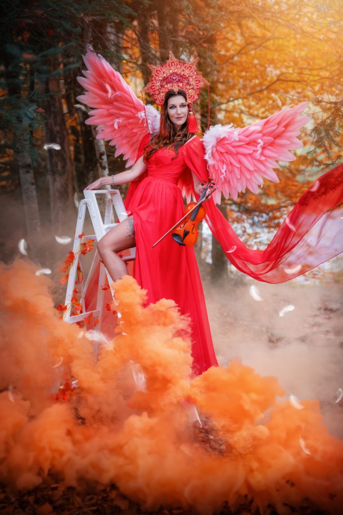 Engel-Orange-Rot-Herbst-Fantasy-Fotoshooting