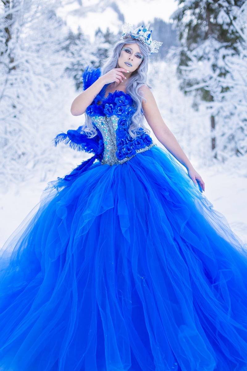 Winter-Fantasy-Fotoshooting-Schnee-Schweiz-Prinzessin