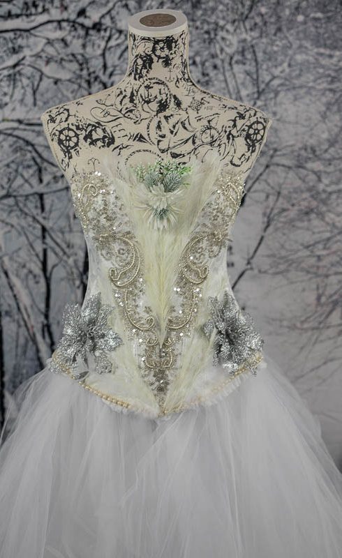 Eiskönigin-Ice Queen-Prinzessin-Angel-Outfits-Kostüme-Fotoshooting-Photoshooting-Winter-Schweiz 4